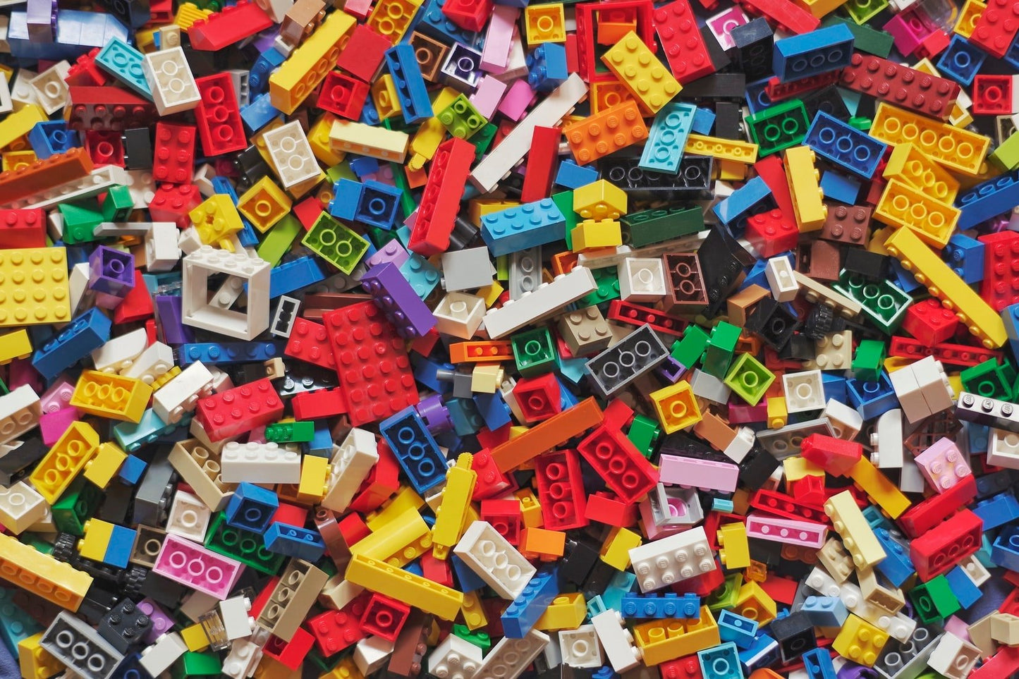 Vrac LEGO : 1 kilo de pièces diverses - Brickland, référence française du  LEGO reconditionné